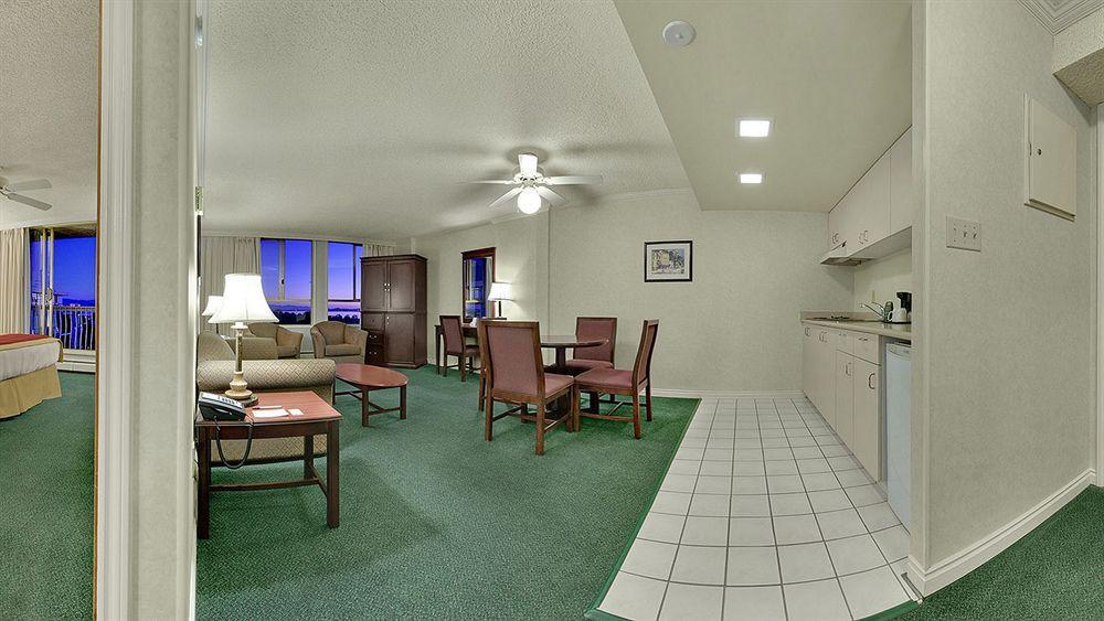 Harbour Towers Hotel & Suites Victoria Buitenkant foto