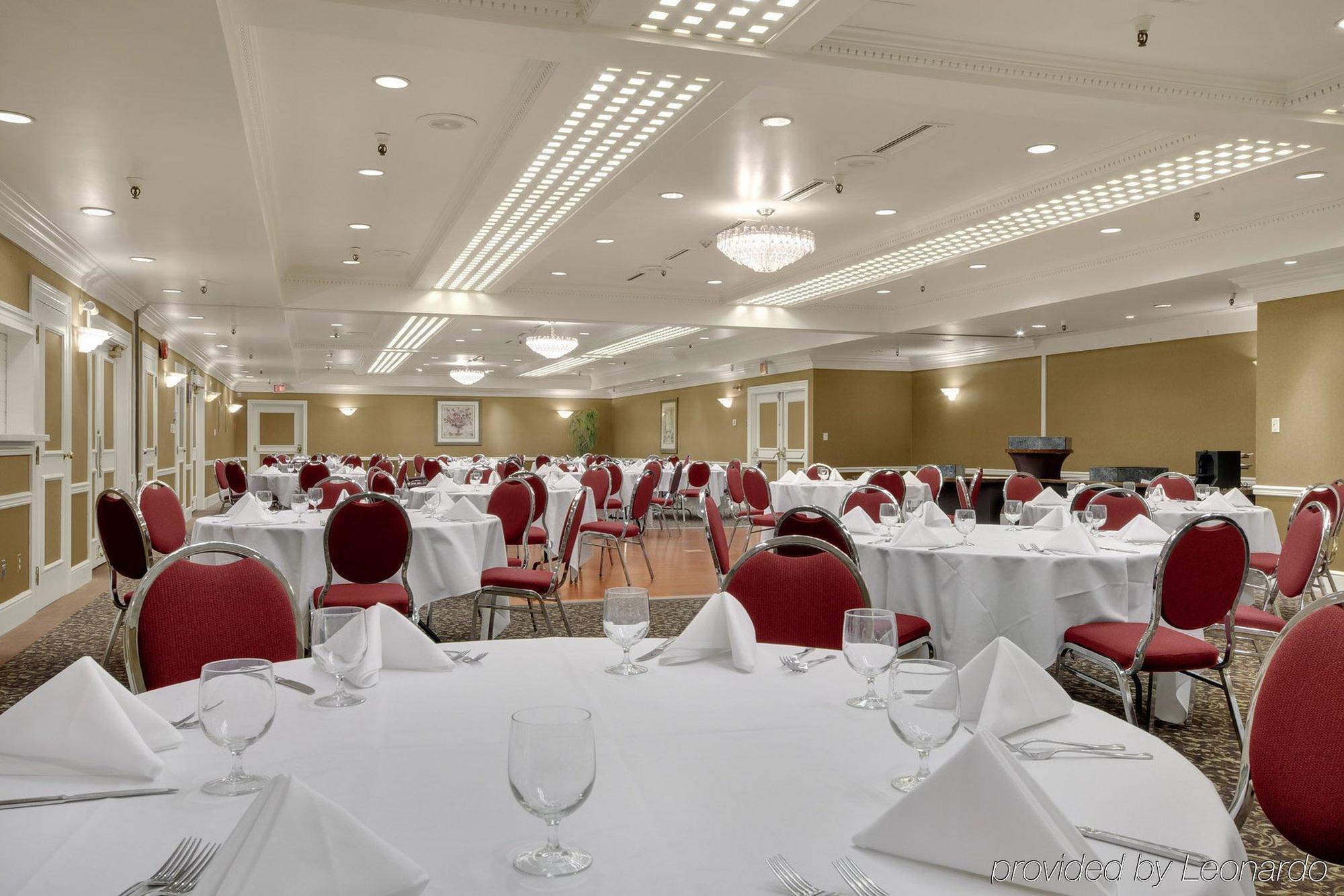 Harbour Towers Hotel & Suites Victoria Buitenkant foto