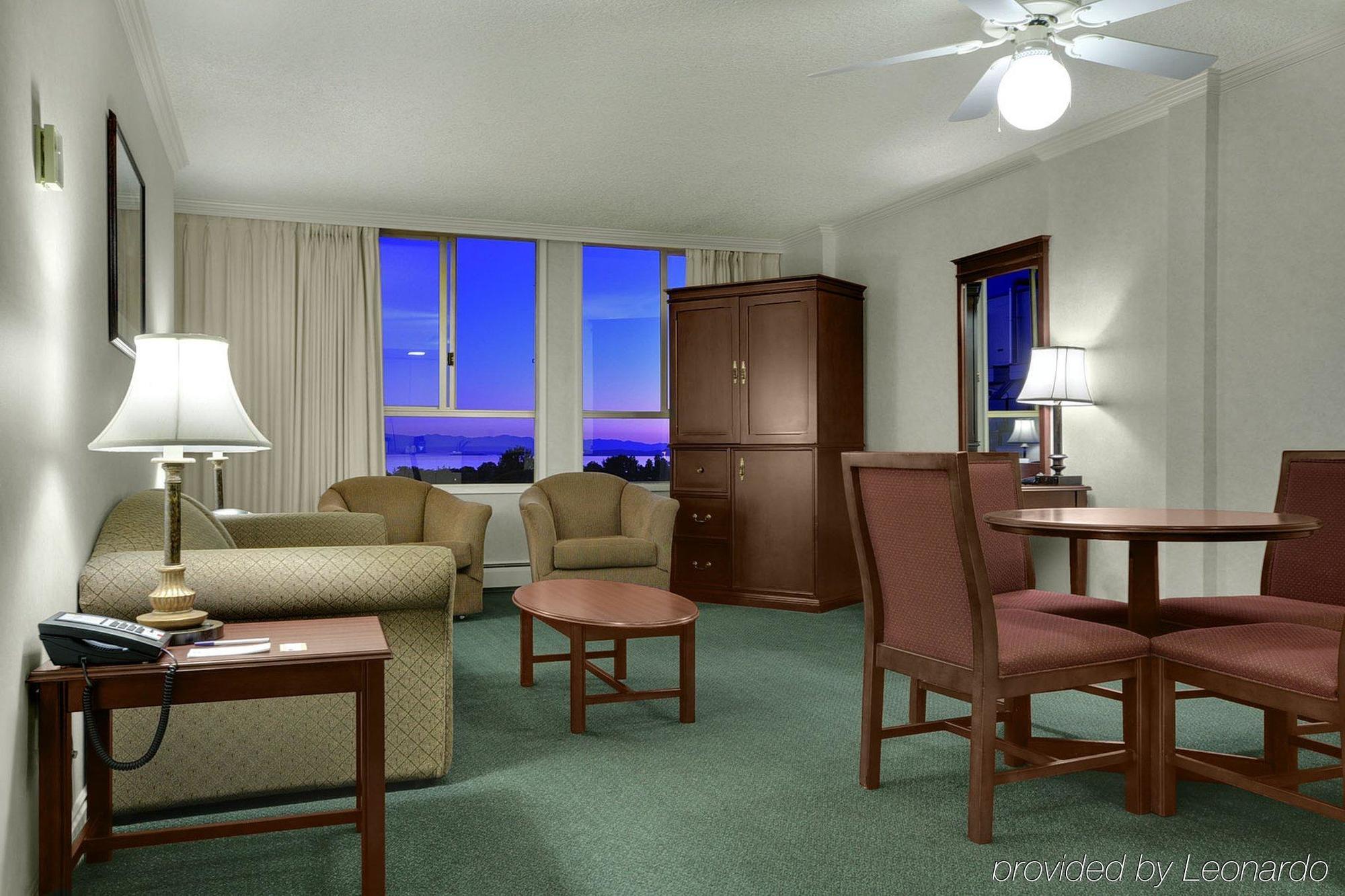 Harbour Towers Hotel & Suites Victoria Buitenkant foto