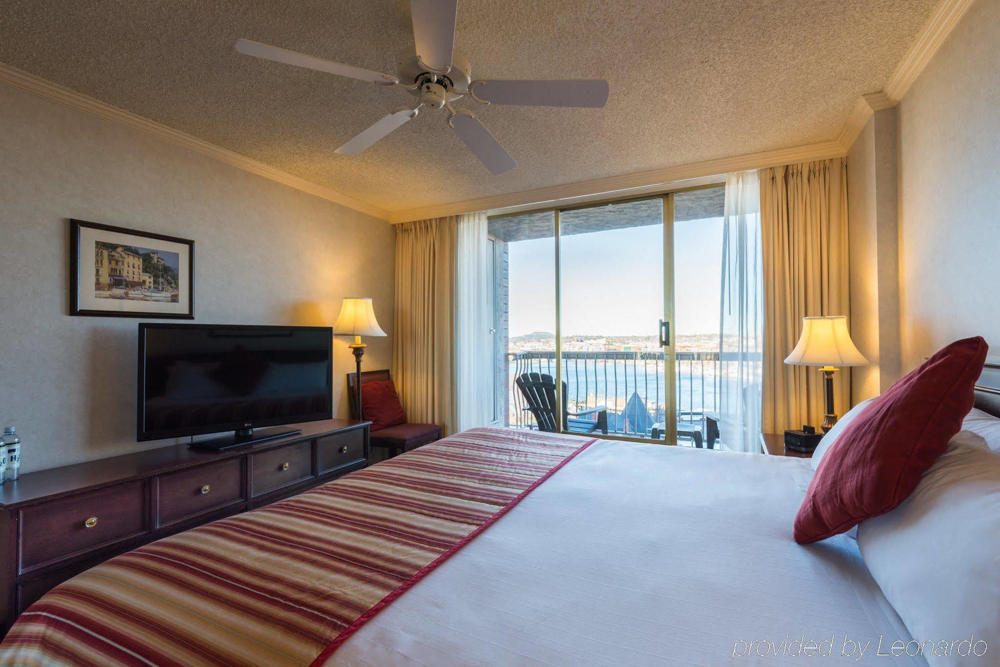 Harbour Towers Hotel & Suites Victoria Buitenkant foto