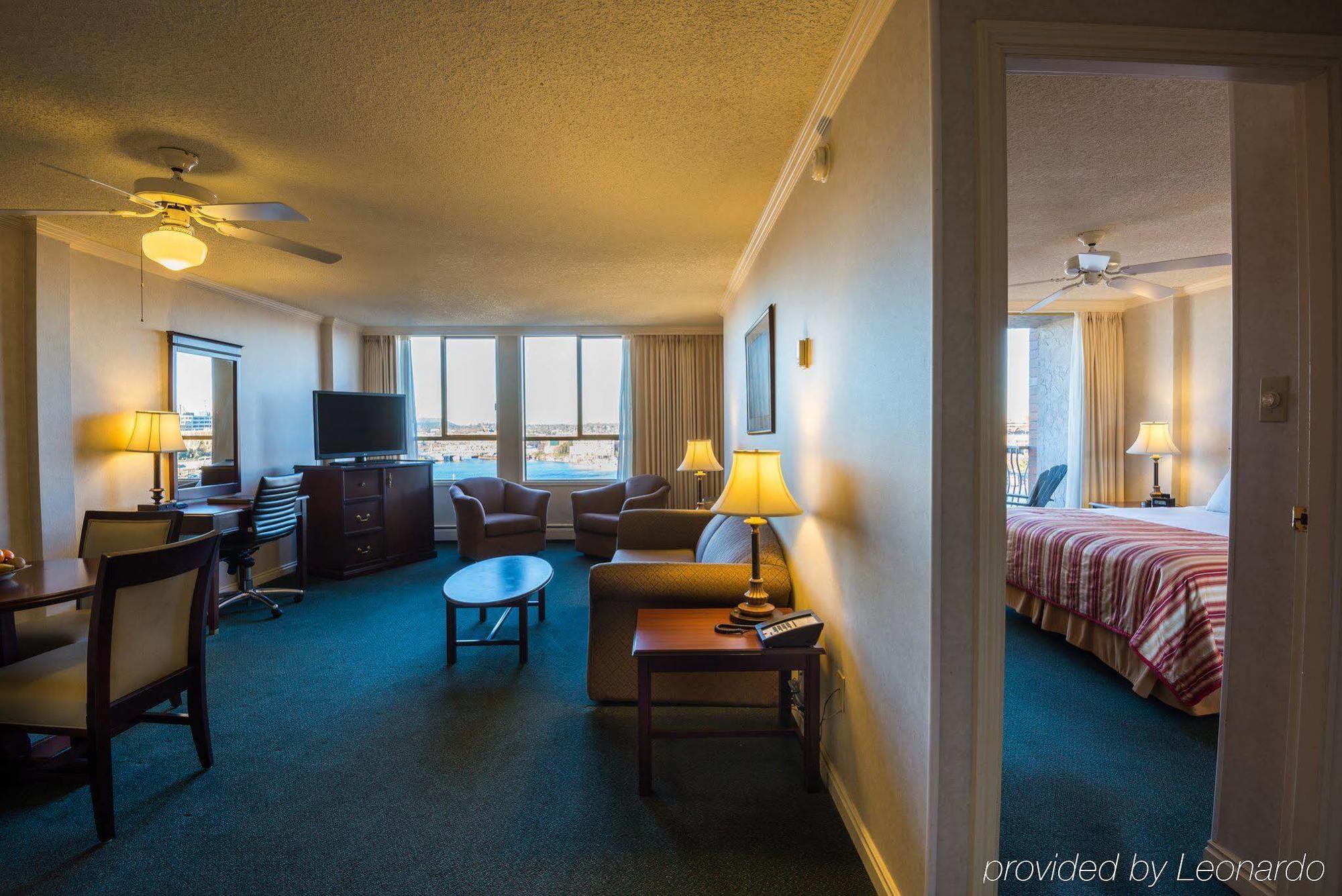 Harbour Towers Hotel & Suites Victoria Buitenkant foto