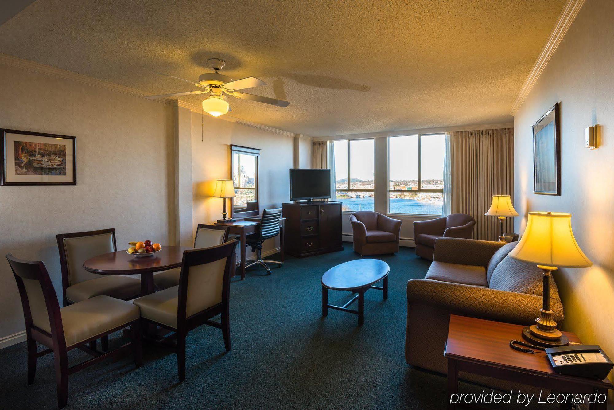 Harbour Towers Hotel & Suites Victoria Buitenkant foto