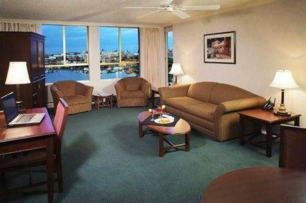 Harbour Towers Hotel & Suites Victoria Buitenkant foto
