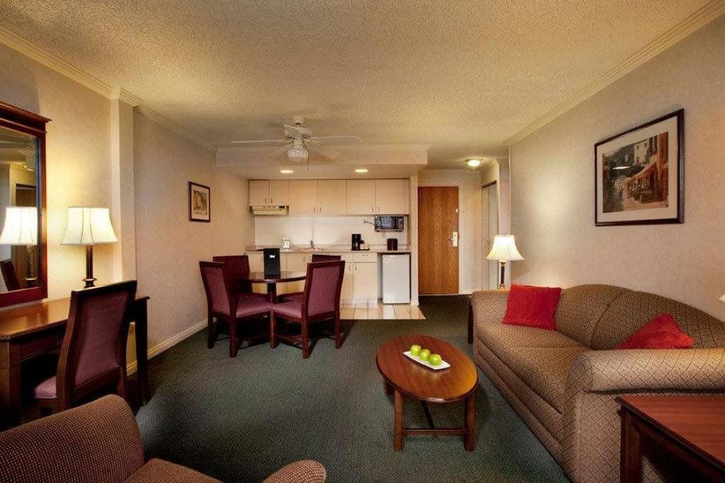 Harbour Towers Hotel & Suites Victoria Buitenkant foto