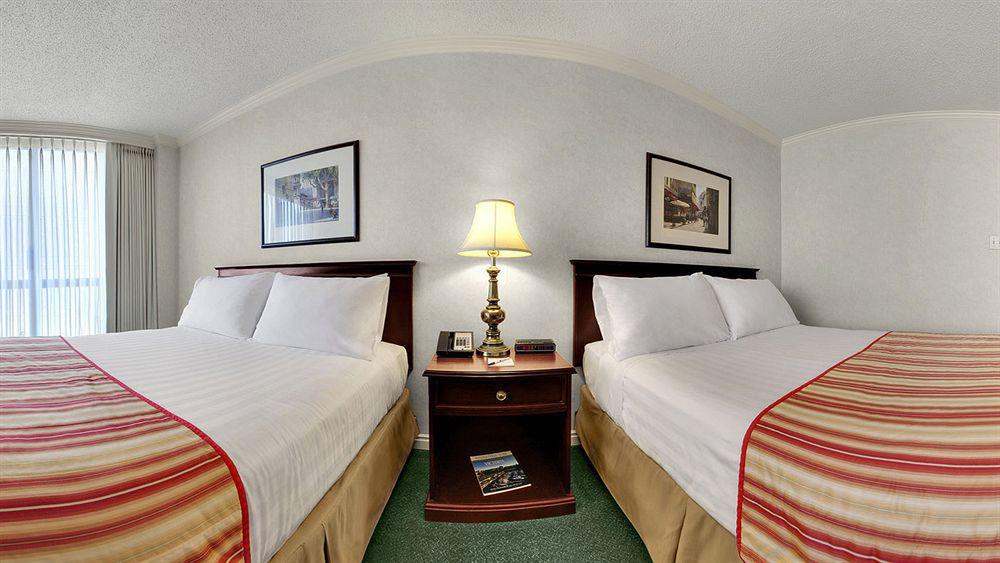 Harbour Towers Hotel & Suites Victoria Buitenkant foto